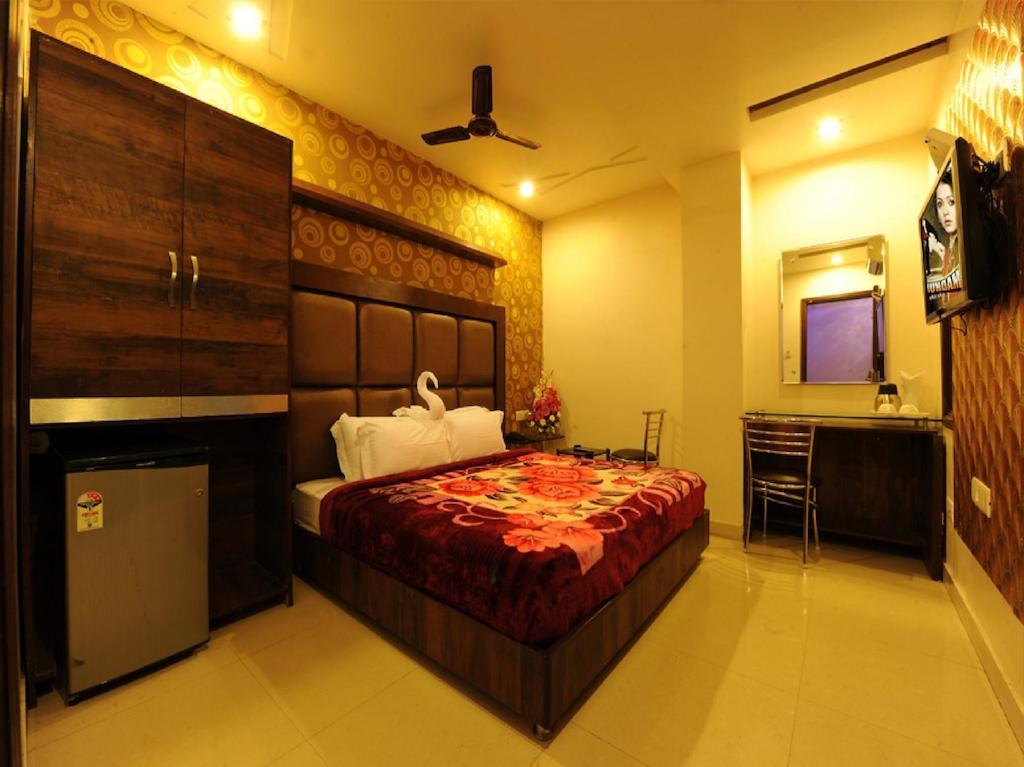 Hotel Pearl Inn & Suites Amritsar Rum bild
