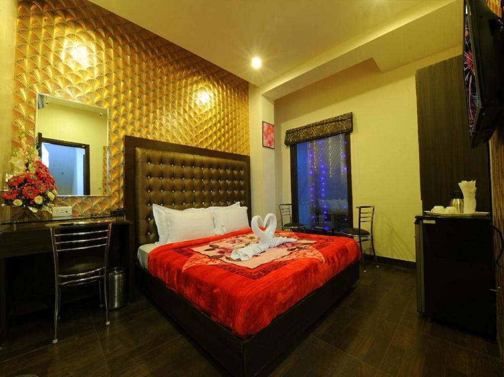 Hotel Pearl Inn & Suites Amritsar Exteriör bild