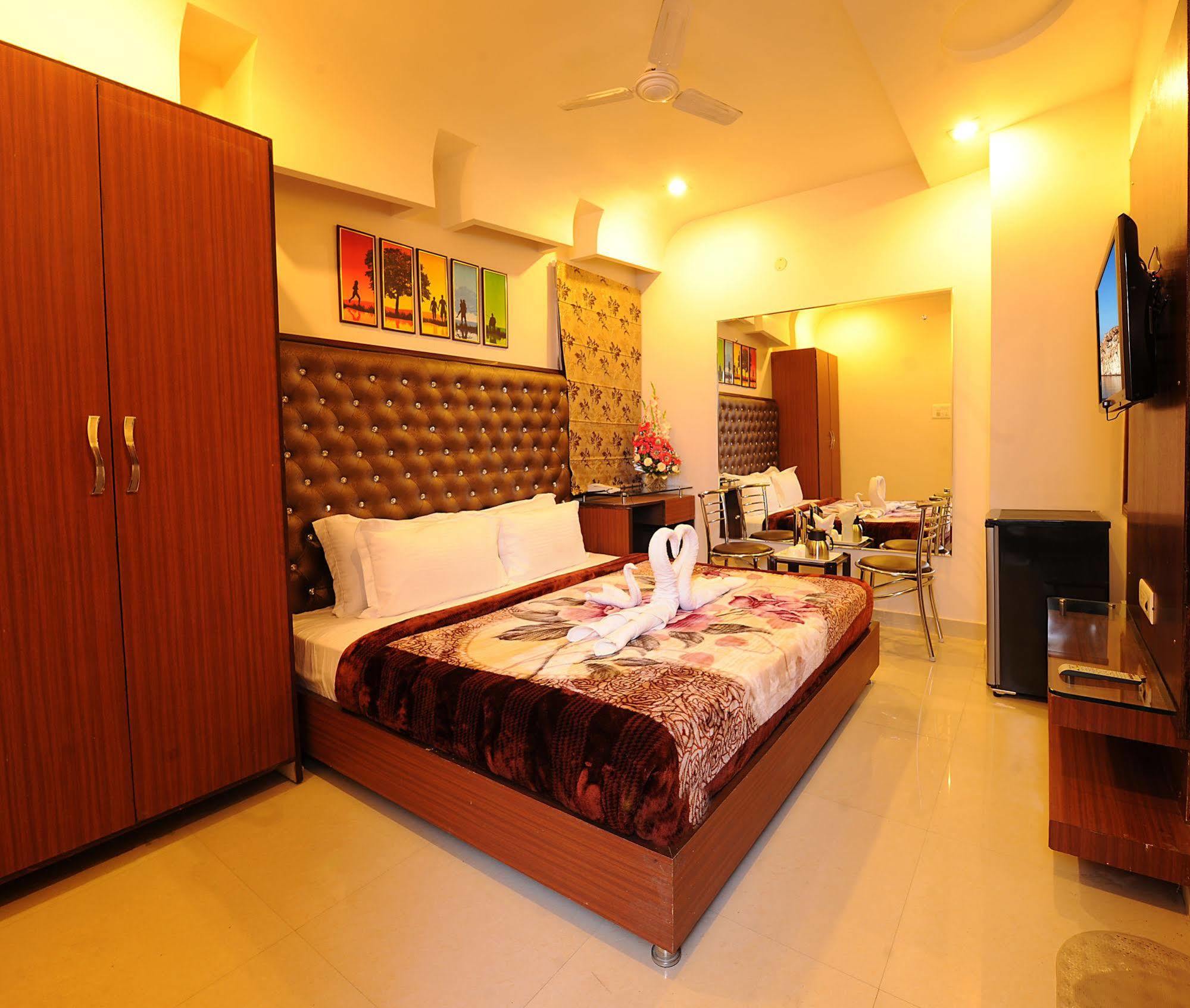 Hotel Pearl Inn & Suites Amritsar Exteriör bild