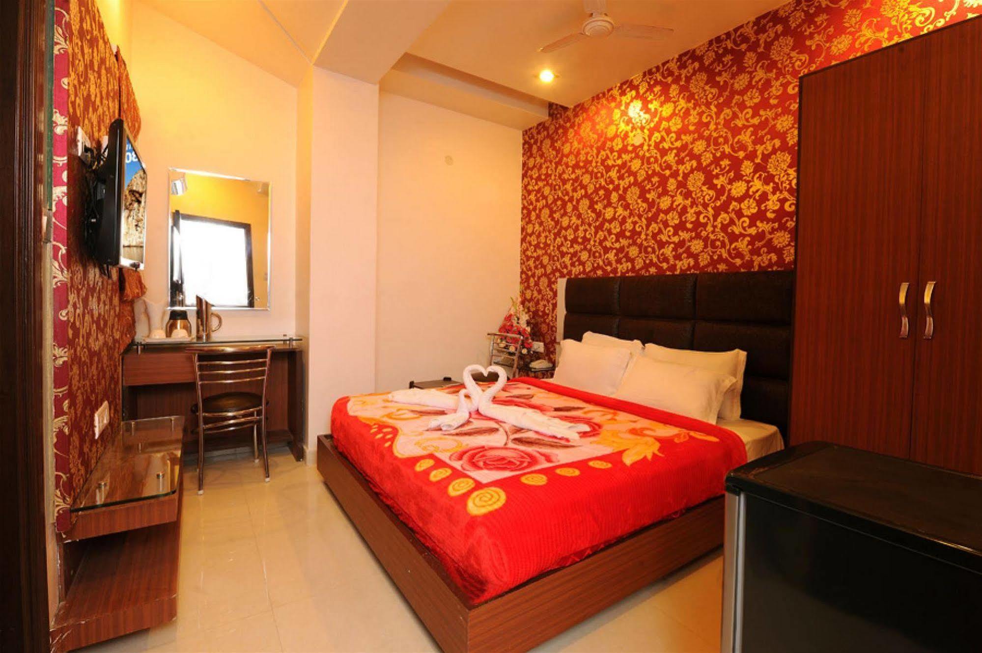Hotel Pearl Inn & Suites Amritsar Exteriör bild