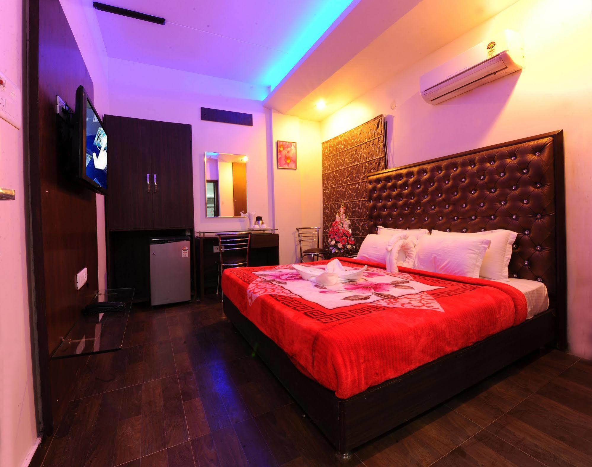 Hotel Pearl Inn & Suites Amritsar Exteriör bild