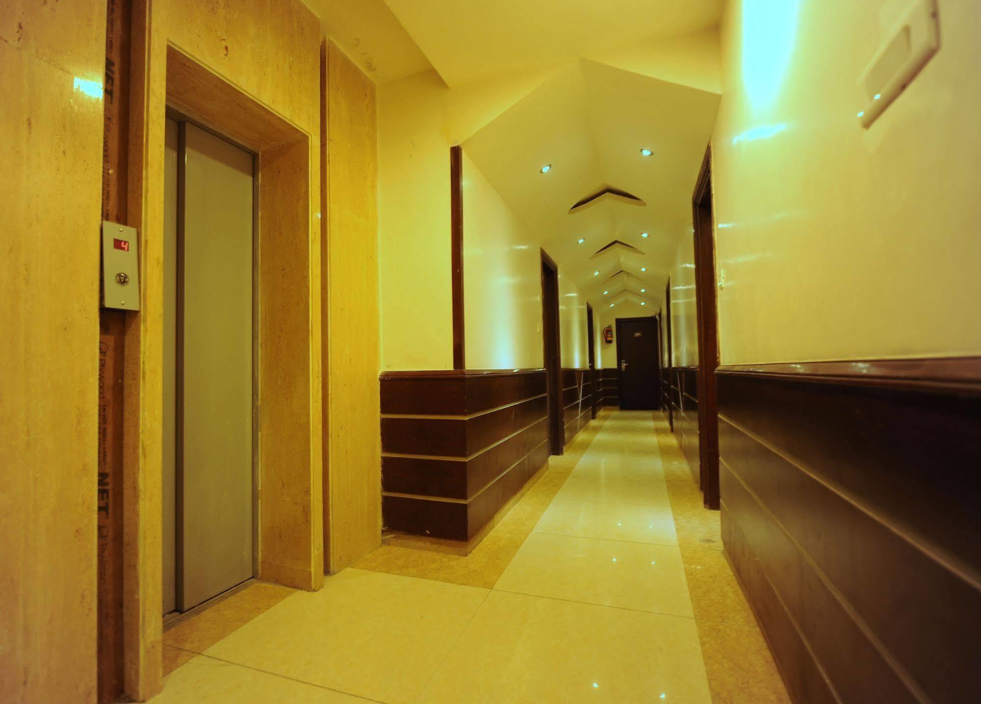 Hotel Pearl Inn & Suites Amritsar Exteriör bild
